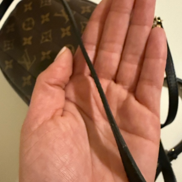 Palm Springs mini Louis Vuitton backpack!!!

Slight wear and tear on the straps. - Picture 3 of 6